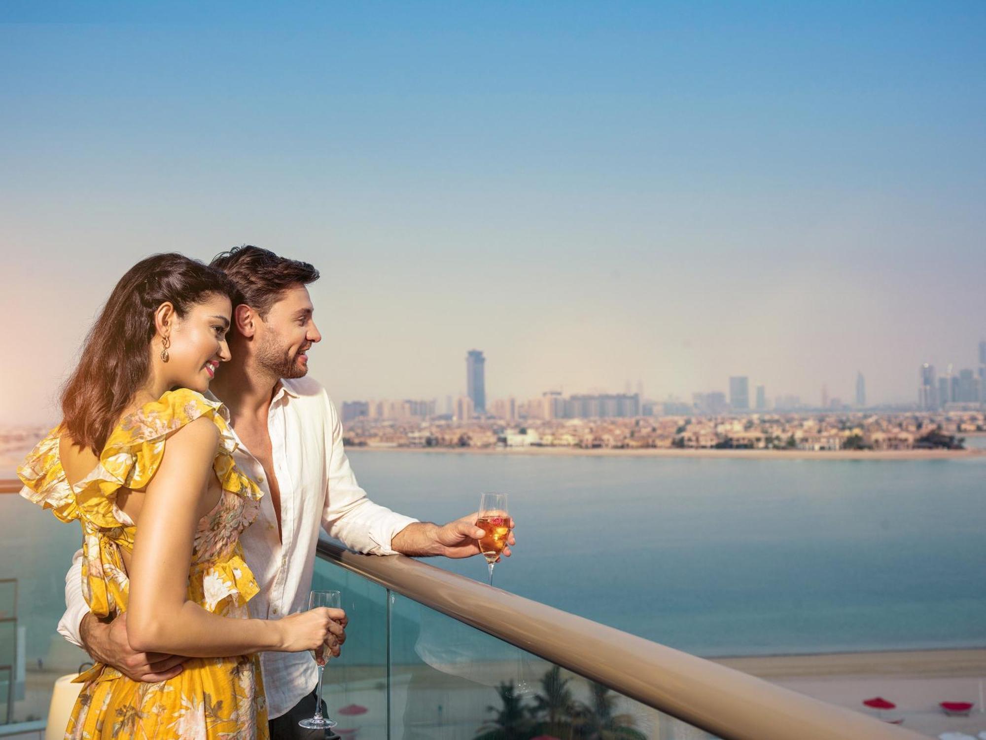 Th8 Palm Dubai Beach Resort, Vignette Collection By Ihg المظهر الخارجي الصورة View from the balcony of a 2-bedroom apartment