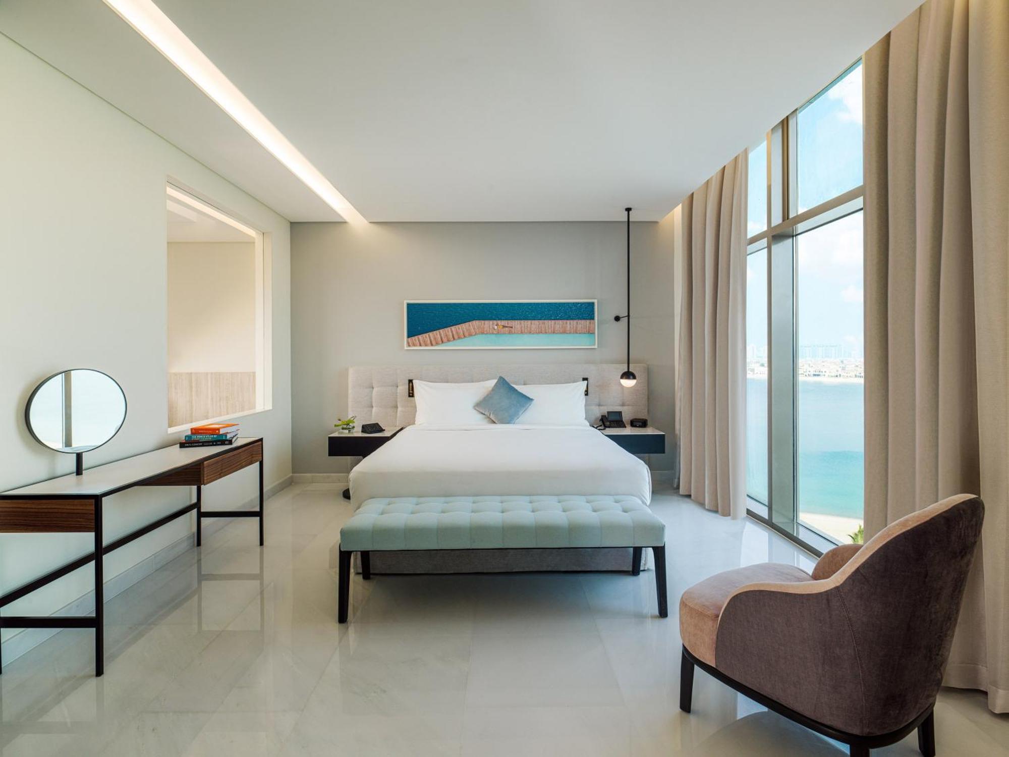 Th8 Palm Dubai Beach Resort, Vignette Collection By Ihg المظهر الخارجي الصورة A bedroom at the hotel