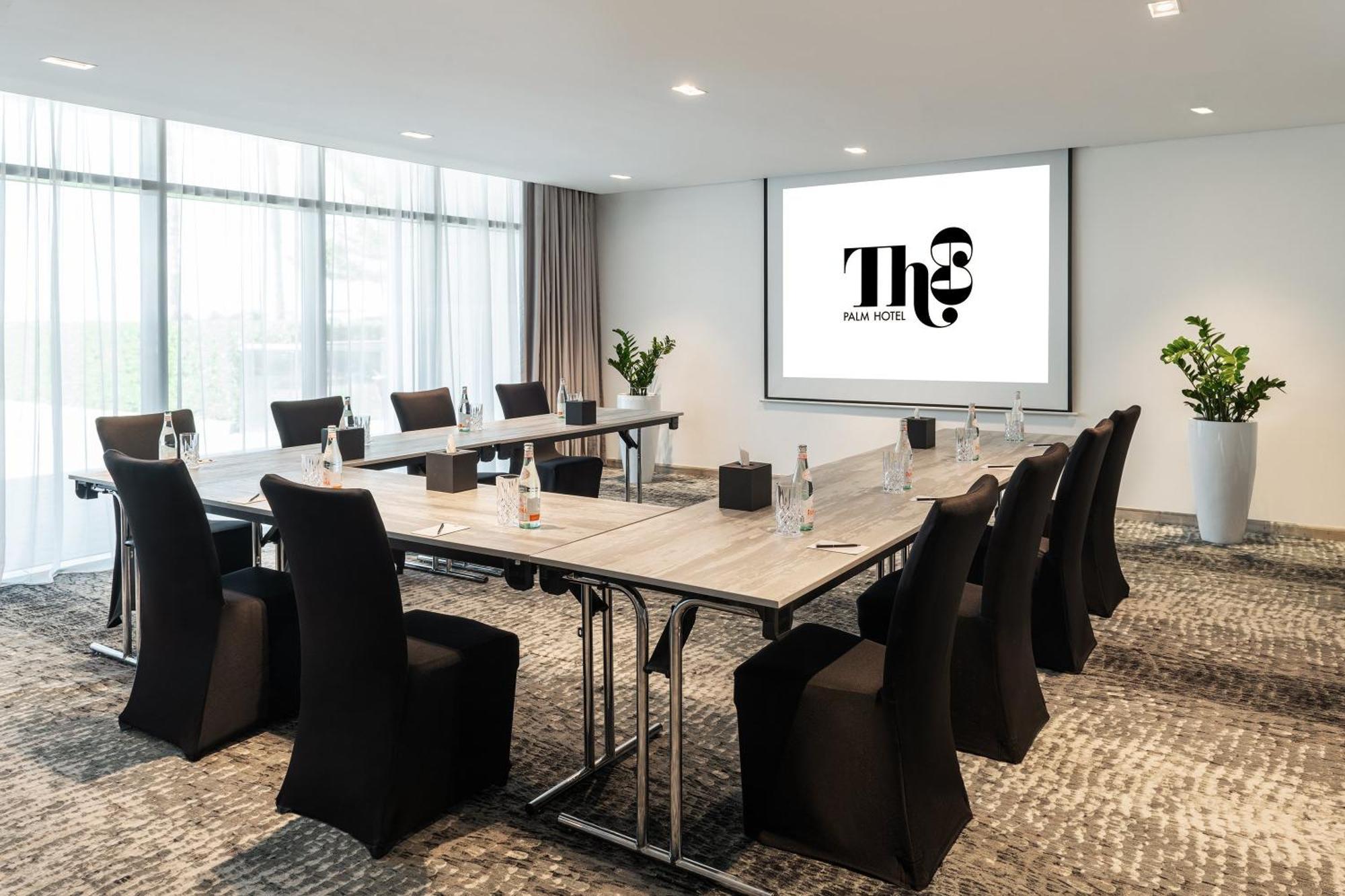 Th8 Palm Dubai Beach Resort, Vignette Collection By Ihg المظهر الخارجي الصورة Meeting room at The New Hotel