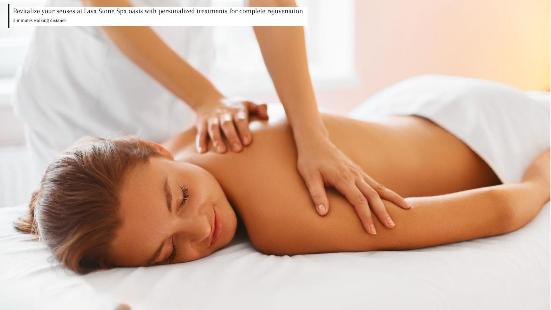 Th8 Palm Dubai Beach Resort, Vignette Collection By Ihg المظهر الخارجي الصورة A woman receiving a massage