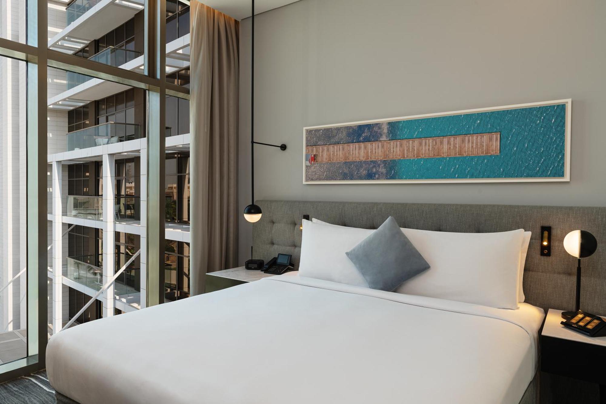 Th8 Palm Dubai Beach Resort, Vignette Collection By Ihg المظهر الخارجي الصورة A room at the hotel