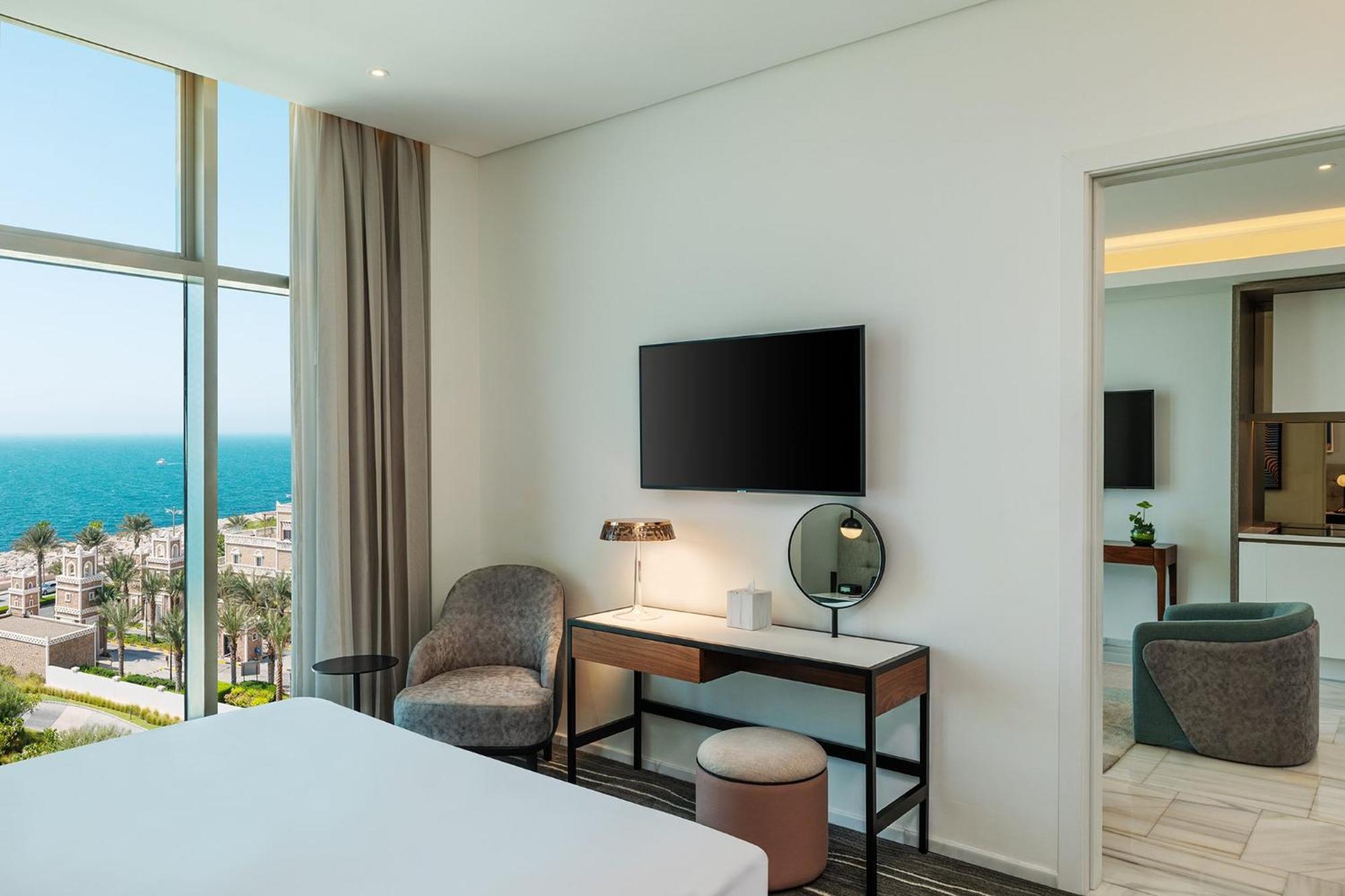 Th8 Palm Dubai Beach Resort, Vignette Collection By Ihg المظهر الخارجي الصورة